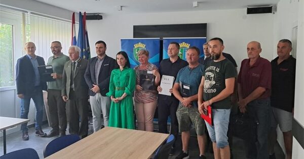 U Sisku dodijeljeni novi ugovori o potpori za trajne nasade i skladišta za žitarice