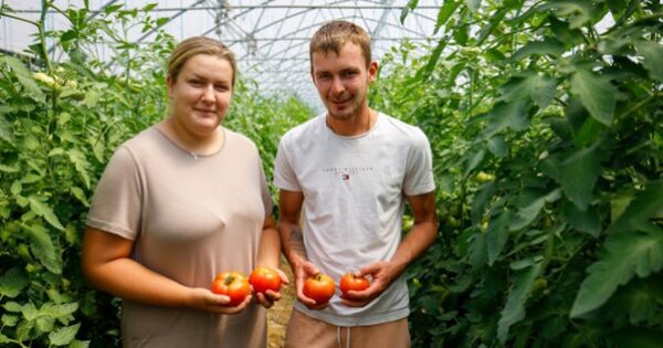 Hrvoje Stanešić iz Vukosavljevice ima 17 hektara zemlje na kojoj proizvode voće i povrće