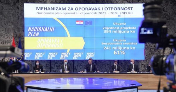 Vlada uručila 52 ugovora u vrijednosti 565 milijuna kuna za investicijske projekte