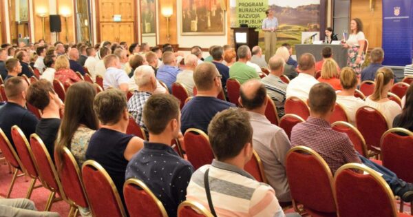 Novih 94 milijuna kuna za mlade i male poljoprivrednike te razvoj nepoljoprivrednih djelatnosti – potpisano 400 ugovora