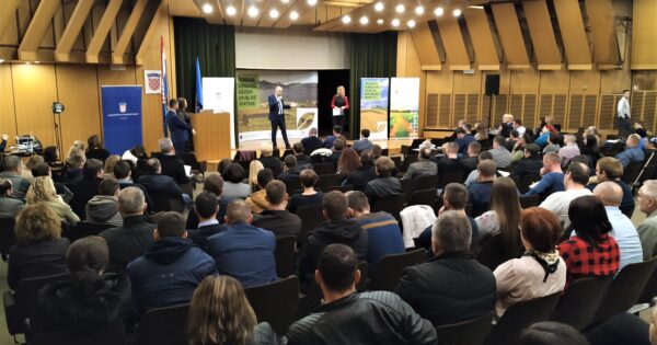 Poljoprivrednici potpisali ugovore vrijedne 46,6 milijuna kuna – ministar Tolušić odgovorio na sva njihova pitanja