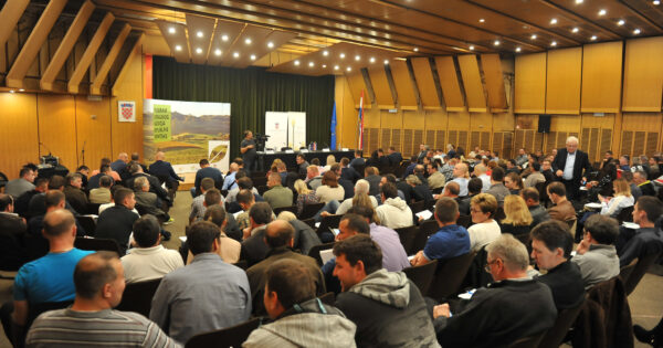 Poljoprivrednici potpisali ugovore vrijedne 382 milijuna kuna – ministar Tolušić najavio isplatu 1,1 milijardi kuna izravnih plaćanja