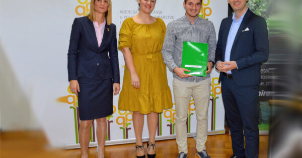 Poljoprivrednici potpisali nove ugovore za projekte vrijedne 89 milijuna kuna