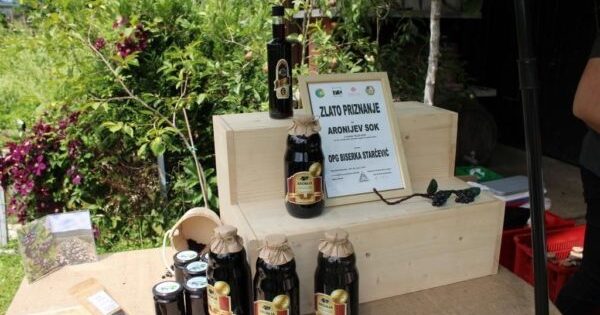 Kad se udruže baka i unuk: uzgoj buše nadogradio uzgojem bobičastog i egzotičnog voća