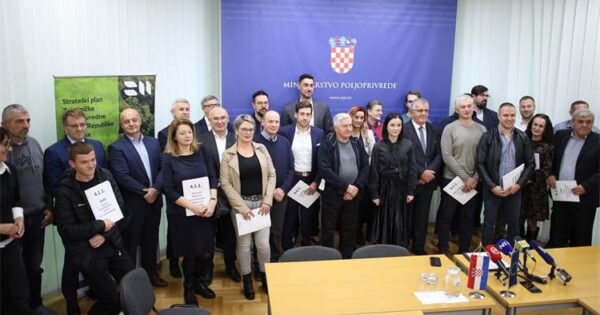 Uručeni novi ugovori iz Programa ruralnog razvoja vrijedni 7,5 milijuna eura